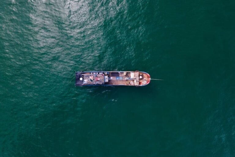 ارسال خرده‌بار (LCL) از چین به ایران | خدمات قابل اعتماد و سریع ChinPost – Photo by ZhiCheng Zhang - حمل و نقل بین المللی ChinPost