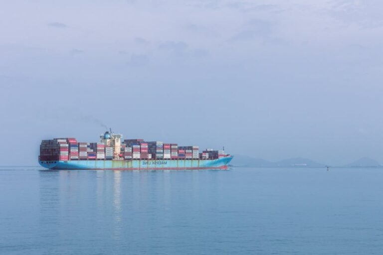 راهنمای استراتژیک حمل کانتینر از شنزن به ایران (آپدیت 2026) – Photo by Neron Photos - ترخیص کالا ChinPost ChinPost